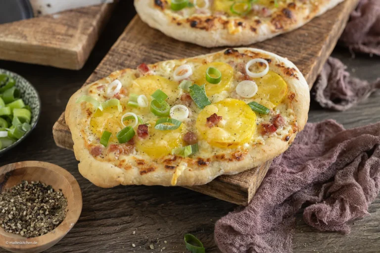 Dîner avec pommes de terre, bacon et fromage | Pizza souabe