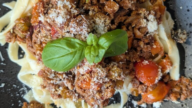 Boo-olgnese de Trisha avec pain pitta à l'ail