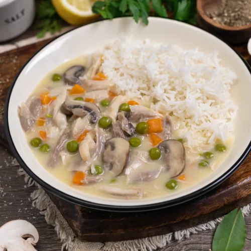 Fricasse de poulet classique - elle a le goût de celle de grand-mère.