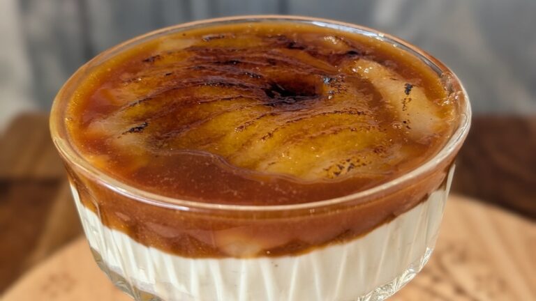 Panna Cotta au citron, poires pochées & caramel au beurre salé de Mags Roche : Aujourd'hui