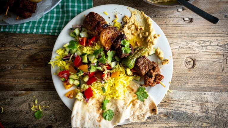 Recettes en temps réel de Donal : Assiette de kebab avec salade Shirazi