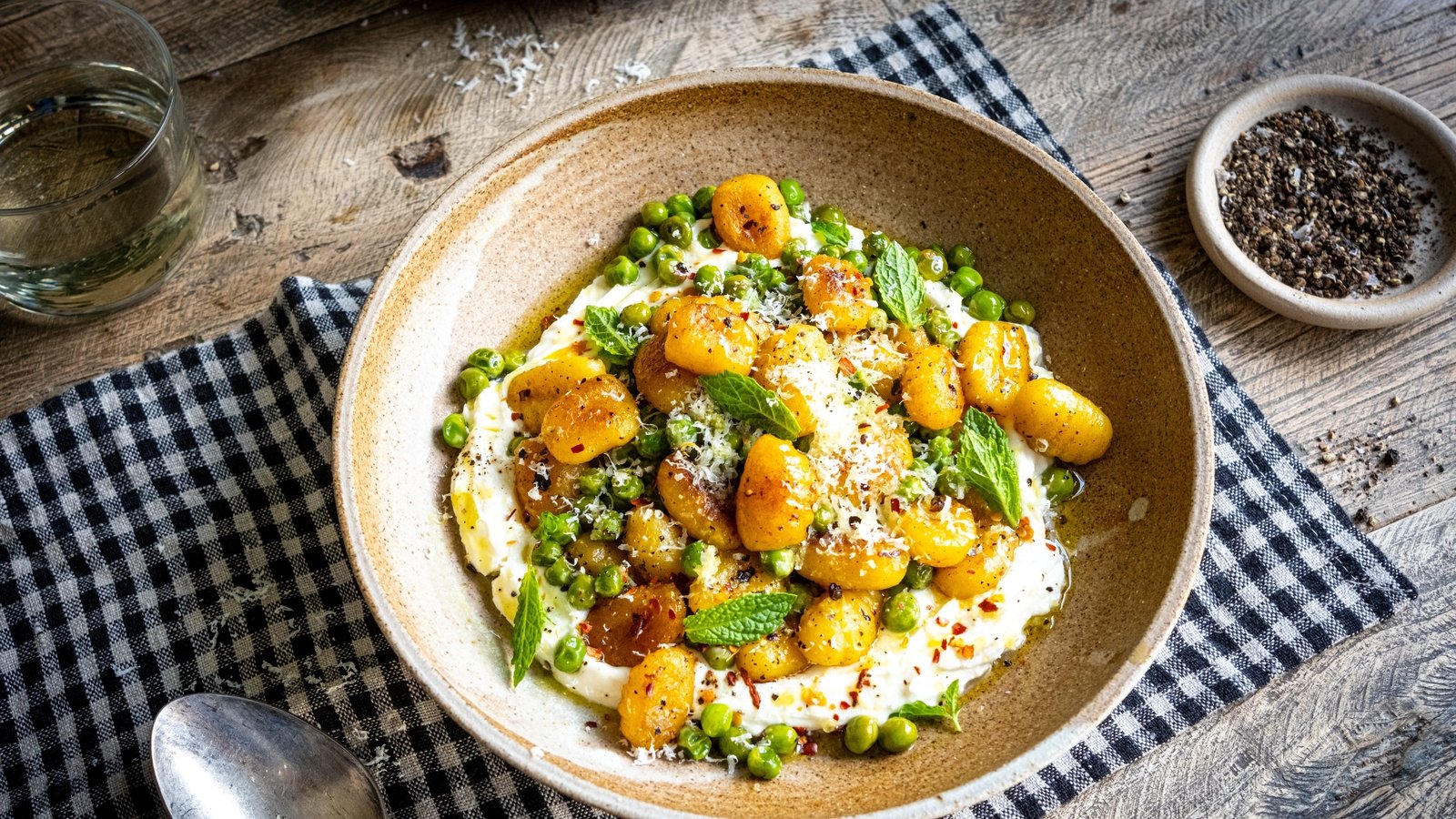 Gnocchis croustillants, pois mentholés et mascarpone