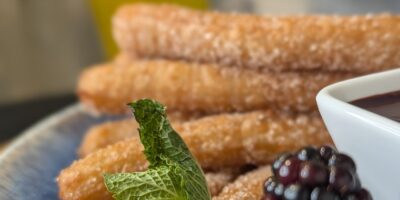 Churros à la friteuse à air d'Alex Petit avec sauce au chocolat : Aujourd'hui