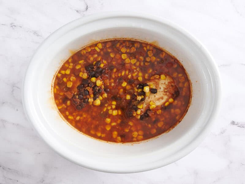 Bols de tacos au poulet cuits à la mijoteuse.