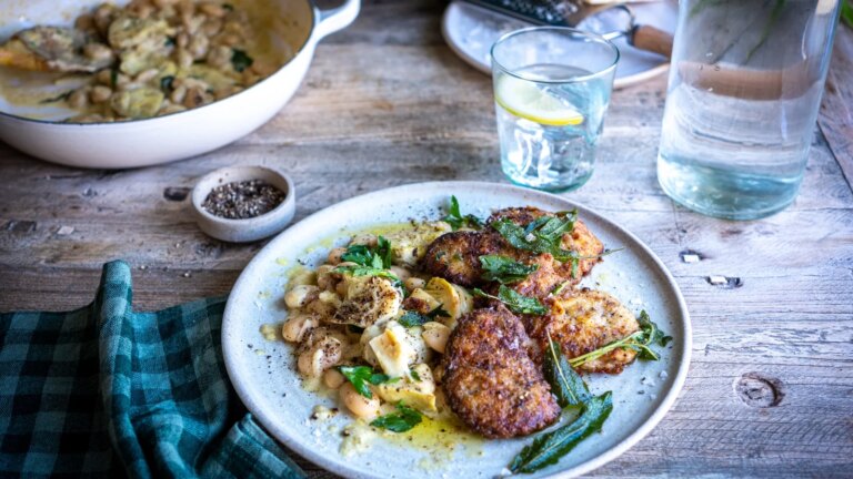 Le moment de schitzel de porc au parmesan frappé de Donal