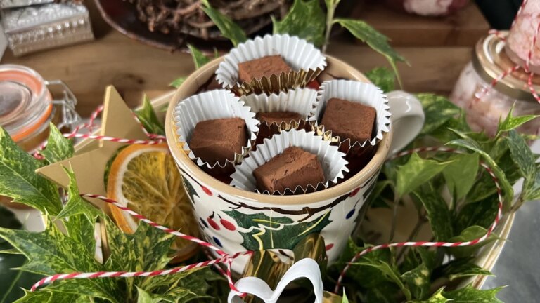 Comment bien cuisiner à Noël : truffes au chocolat et au caramel brûlé