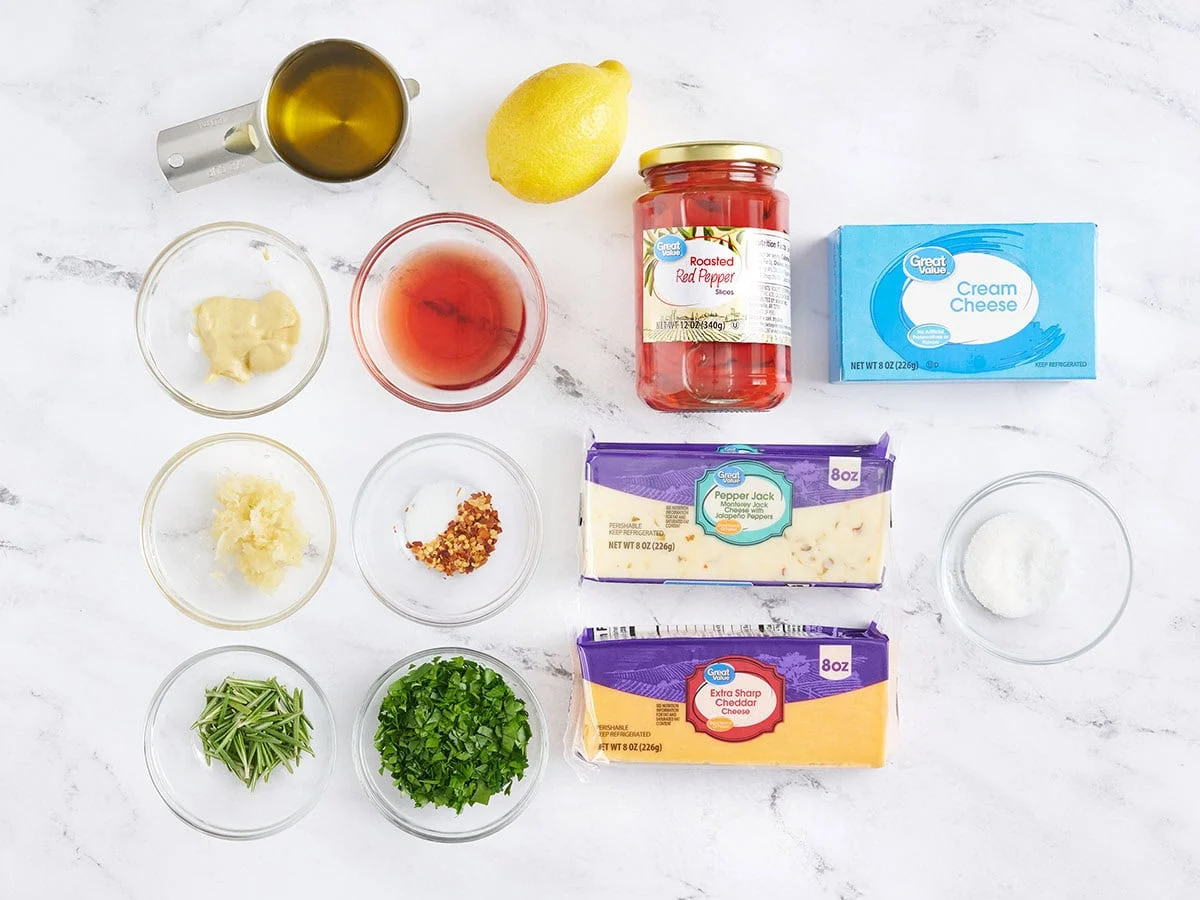 Les ingrédients pour faire du fromage mariné.