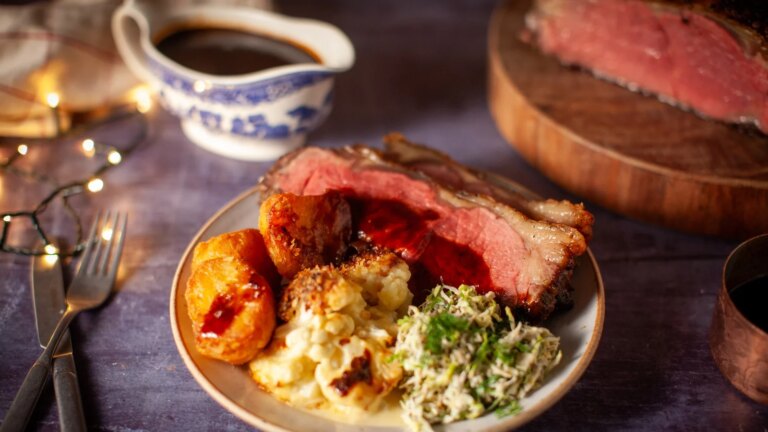 Noël avec Mark Moriarty : contre-filet de bœuf rôti lentement avec une sauce au bœuf maison