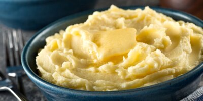 Purée de pommes de terre sans pelage, sans hachage et sans ébullition, par une maman ingénieuse