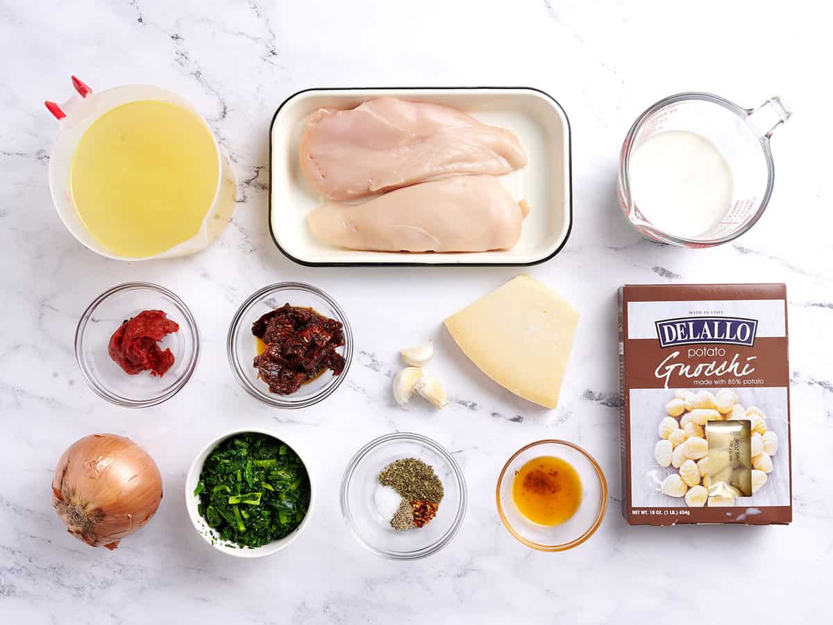 Ingrédients pour préparer la soupe au poulet 