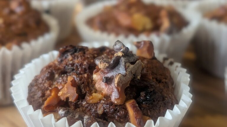Muffins au yaourt irlandais Clonakilty, raisins secs, café et son d'Eunice Power's