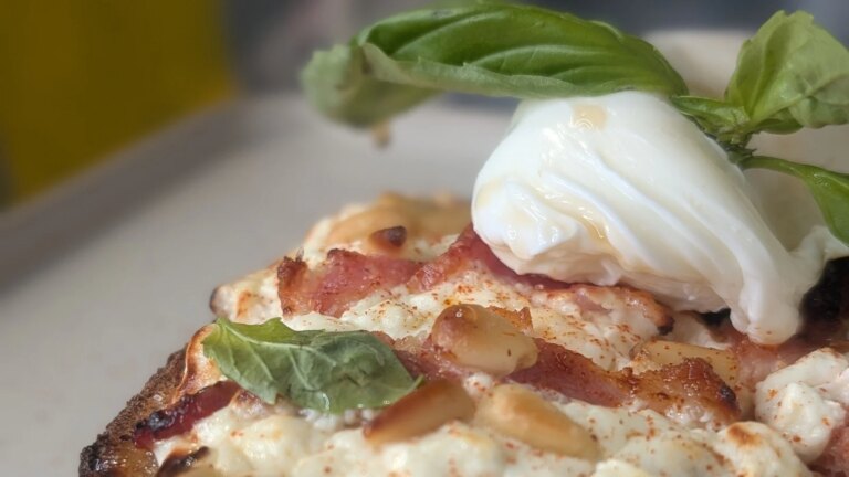 La pizza au levain chargée de Trisha : Aujourd'hui