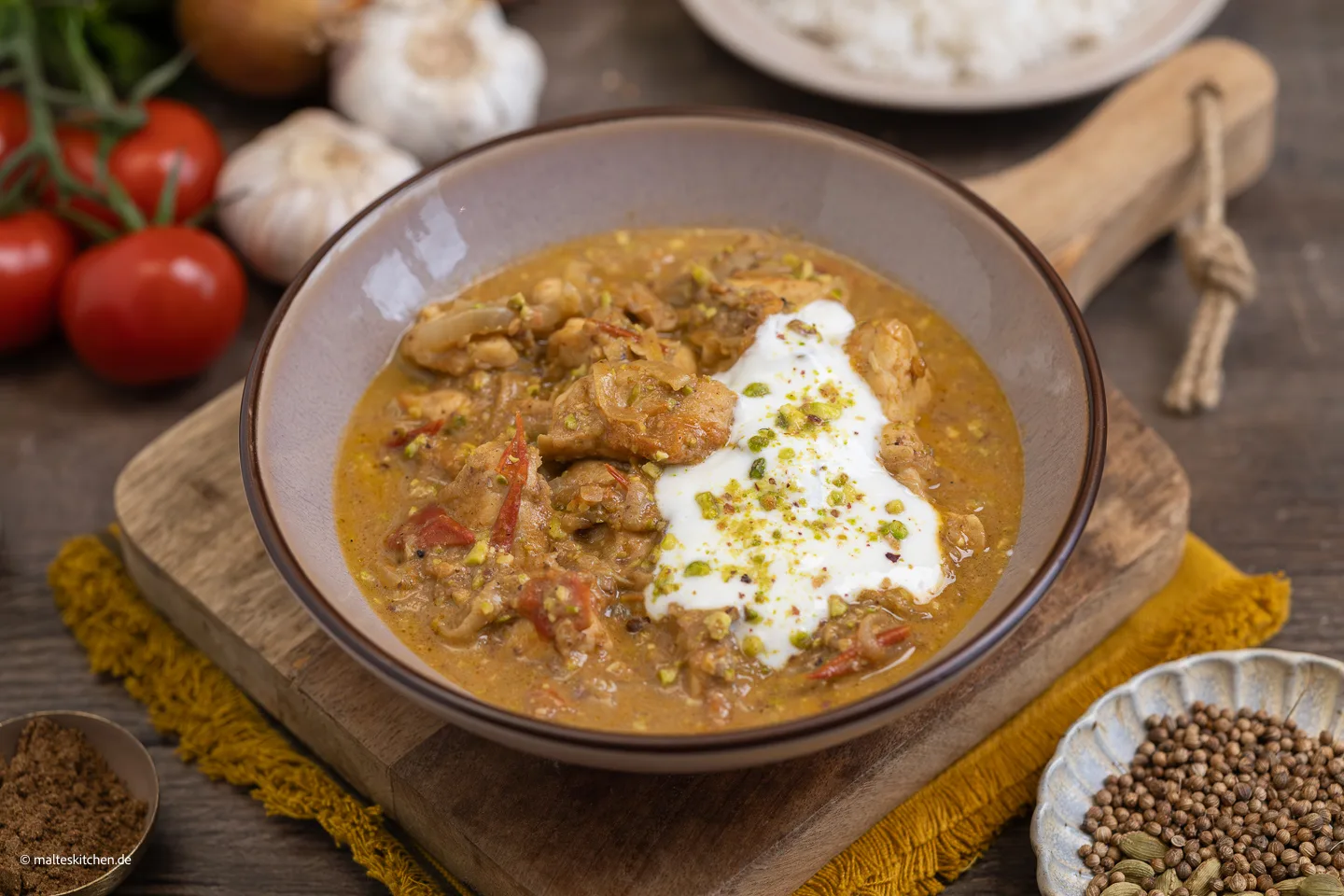 Curry de poulet aux pistaches et yaourt