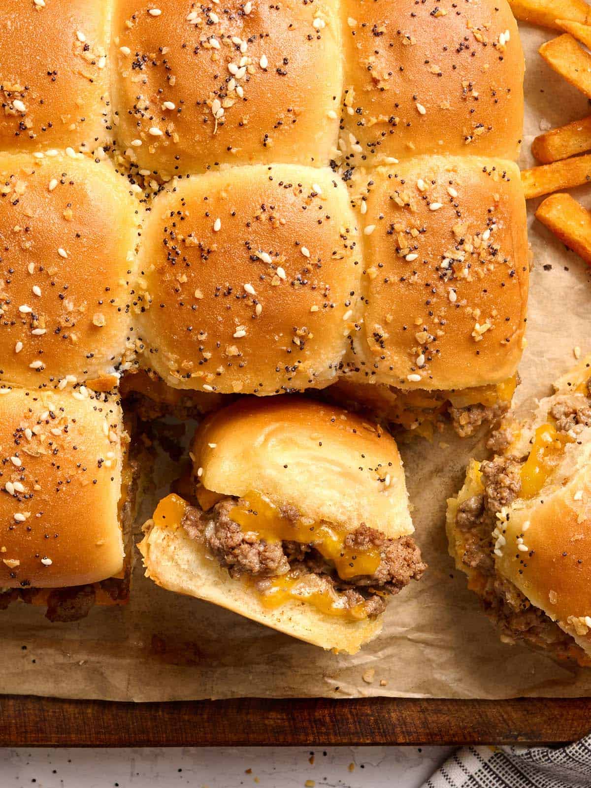 Vue aérienne des curseurs sur papier parchemin.