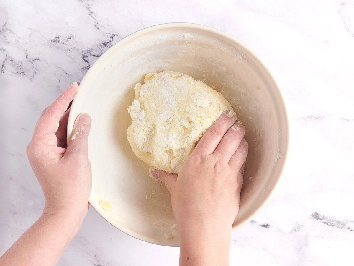 Former la pâte à gnocchis.