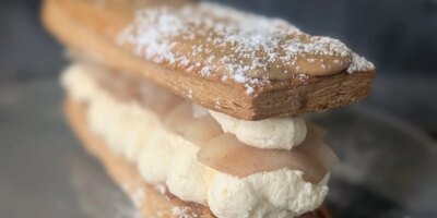 Tranche de café irlandais des Mags, crème vanille & poires pochées au whisky