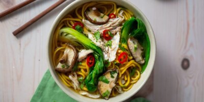 Soupe chinoise poulet et nouilles d'Eva Pau