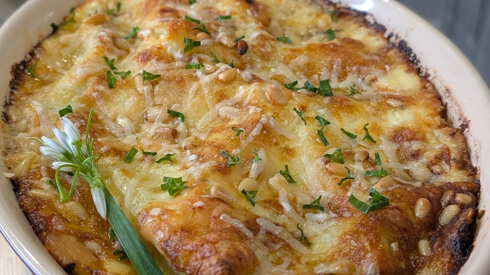 Lasagnes crémeuses au poulet à l'ail sauvage d'Aisling Larkin : aujourd'hui