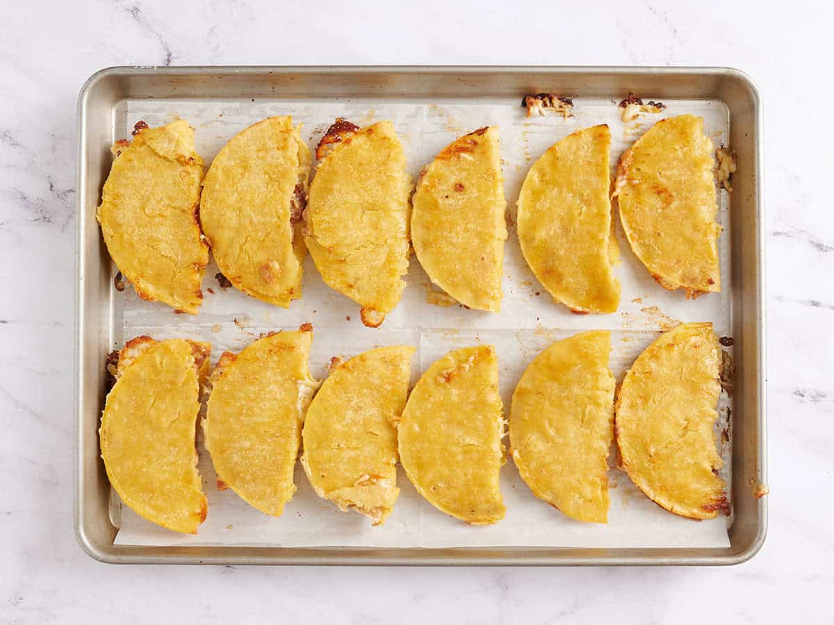 Plaquer les tacos à mi-cuisson.