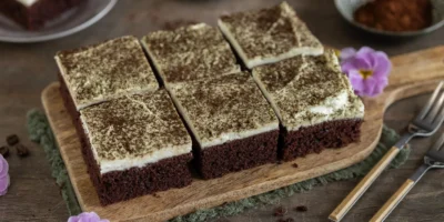 Gâteau à la mousse juteux basé sur la recette de la RDA de grand-mère