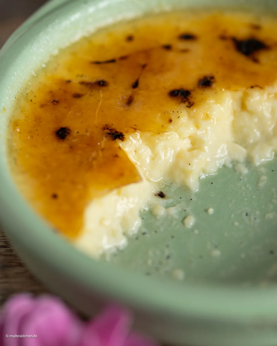 Dessert à base de jaune d'œuf, de crème et de sucre