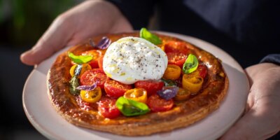 Cuisinez comme un chef : galette de tomates rôties lentement, burrata et basilic
