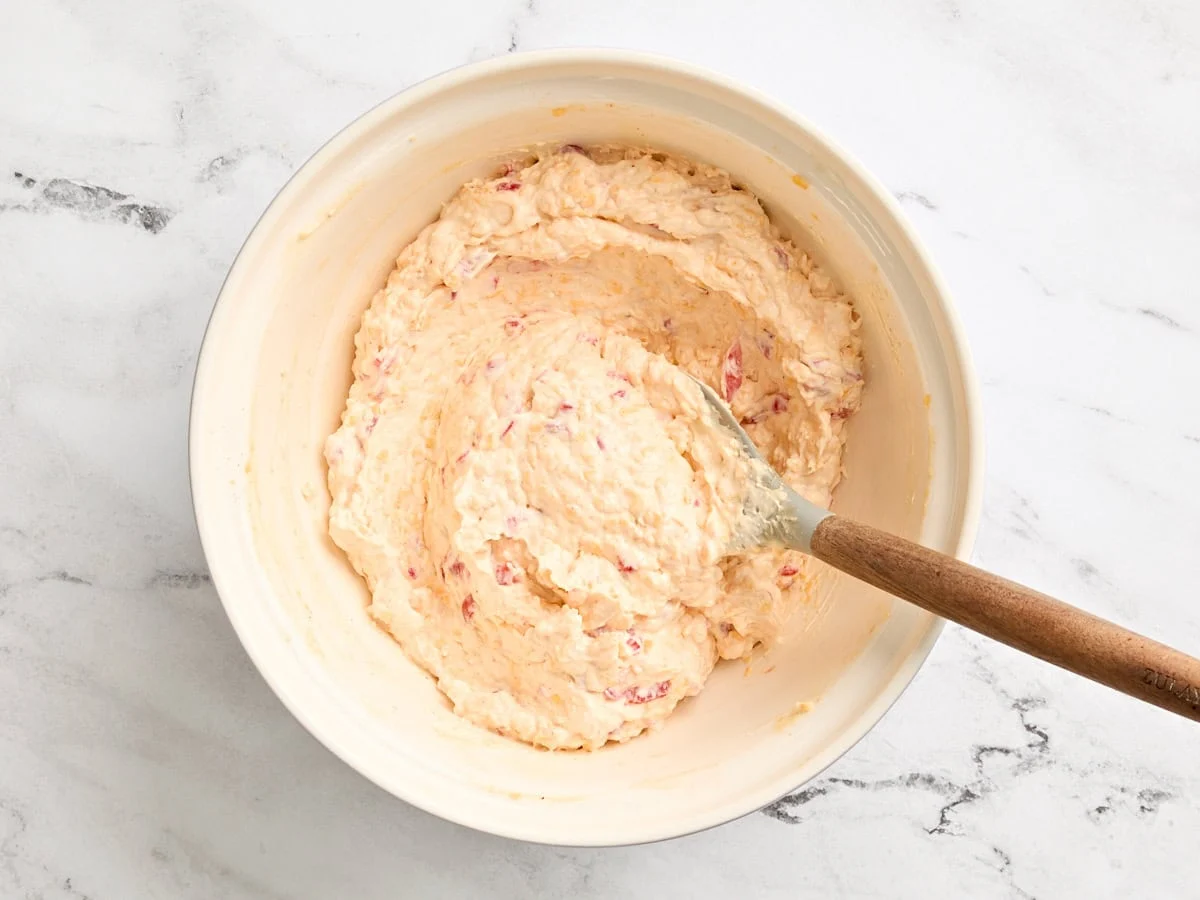 Fromage Pimento dans un bol.