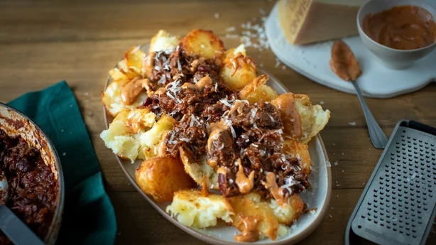Pommes de terre rôties au bœuf braisé avec sauce taco
