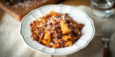 Cuisinez comme un chef : riche bolognaise aux rigatoni