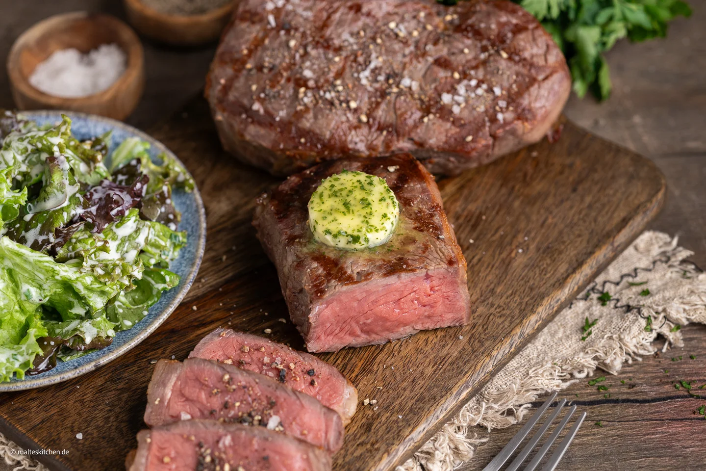 Rumsteck grillé : rose grillé au beurre aux herbes