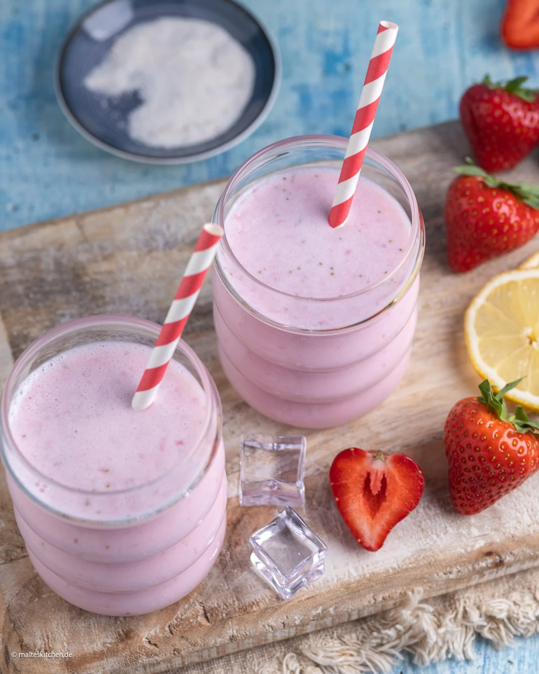 Délicieux lait à la fraise