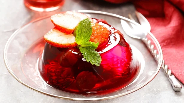 gelée de petits fruits aux fruits frais - dessert d'été