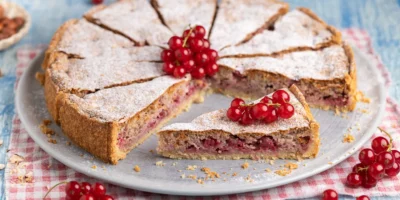 Gâteau aux groseilles et meringue : le Träubleskuchen juteux de grand-mère