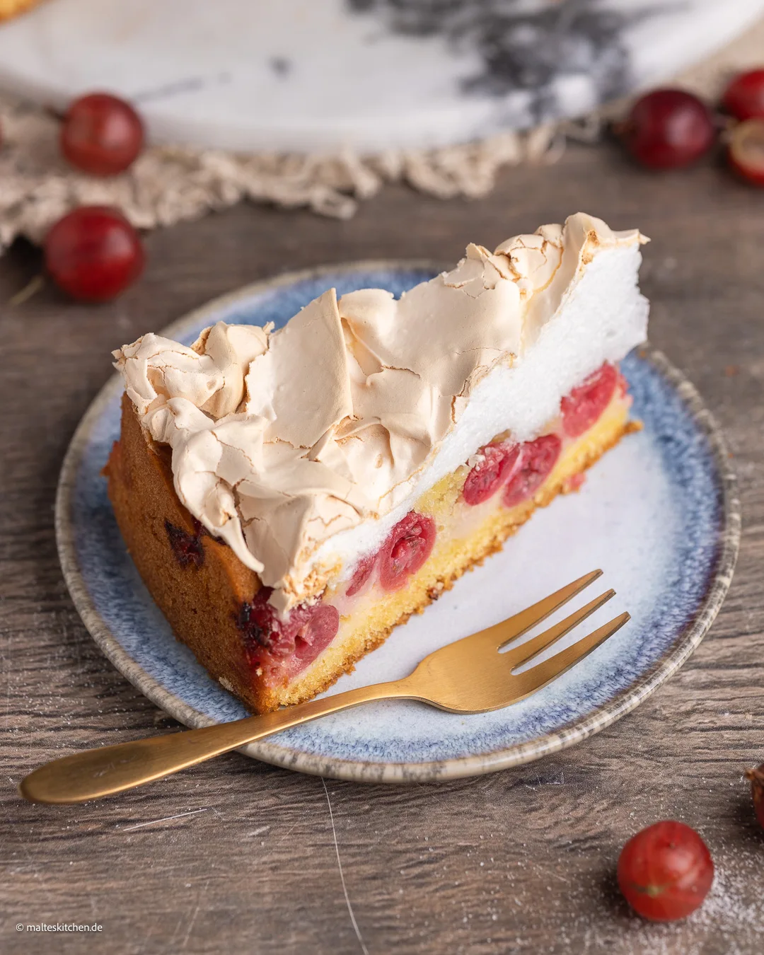 Gâteau aux groseilles et garniture à la meringue