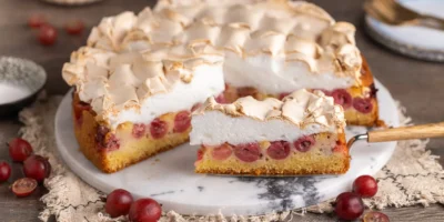 Gâteau aux groseilles et meringue : le bonheur du gâteau aigre-doux