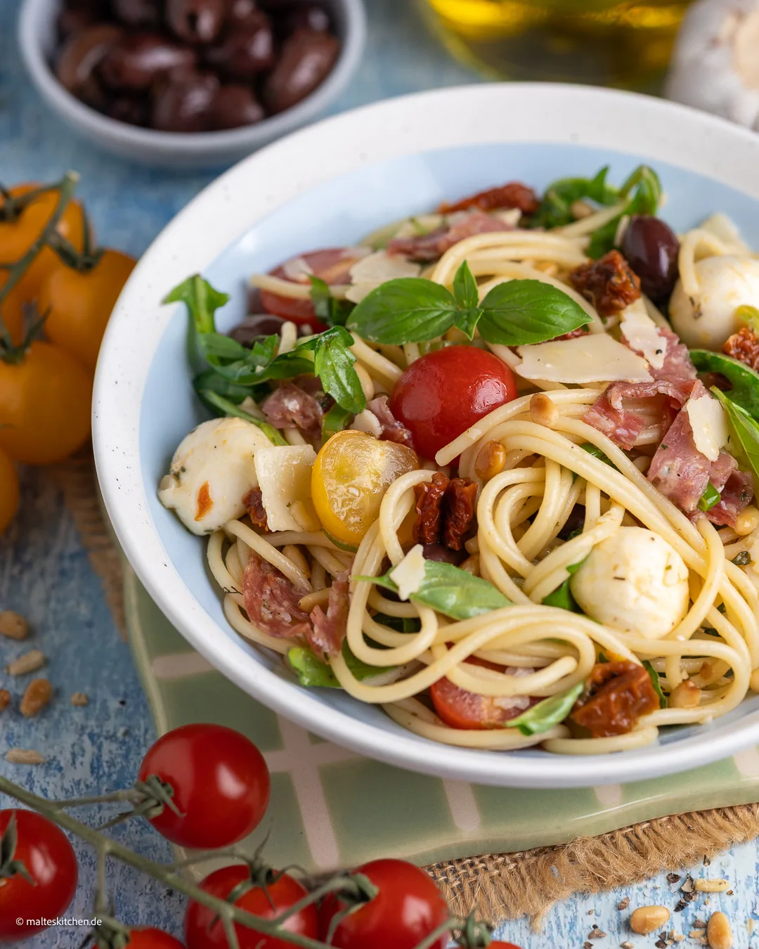 Estivale et délicieuse - la salade italienne.