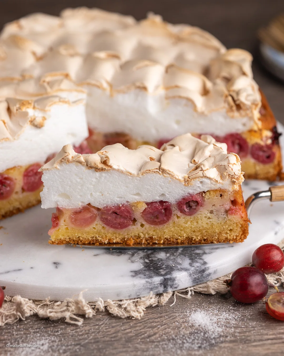 Gâteau aux groseilles et meringue