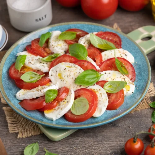 Tomate mozzarella au basilic