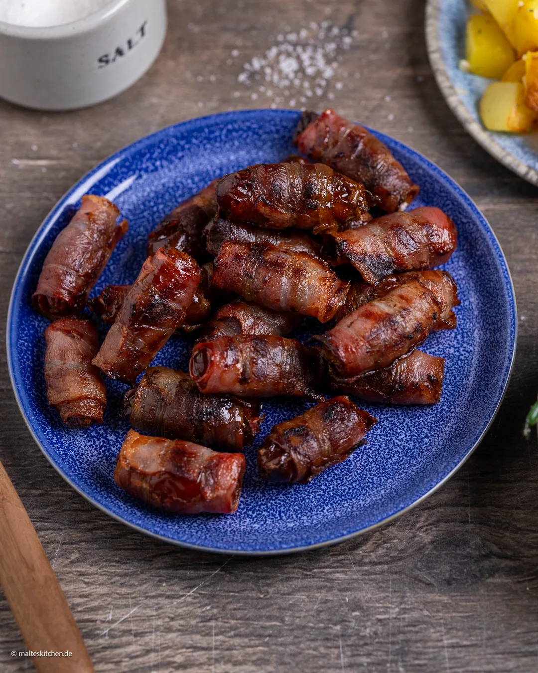 Dattes sucrées enrobées de bacon salé