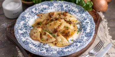 Pierogies de grand-mère fourrés aux pommes de terre | Pierogi Ruskie