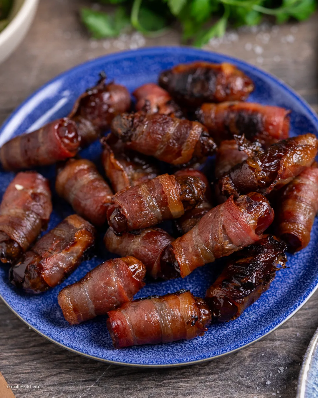 Dattes enveloppées dans du bacon – du four ou de la friteuse