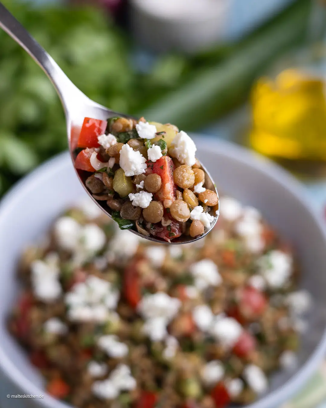 Délicieuse salade de lentilles à la feta et aux tomates
