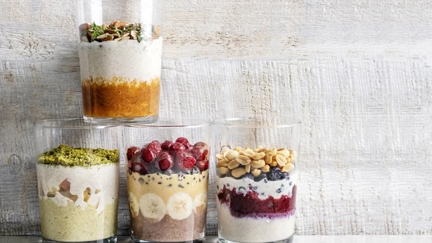 Avoine - Nourriture, Pot, Gruau, Mousse - Dessert, Nourriture et boisson, Aliment, Boisson, Porridge, Petit déjeuner, Antioxydant, Baie, Petit déjeuner, Graine de chia, Yaourt, Lait, Fruit, Arachide, Amande, Lait végétal