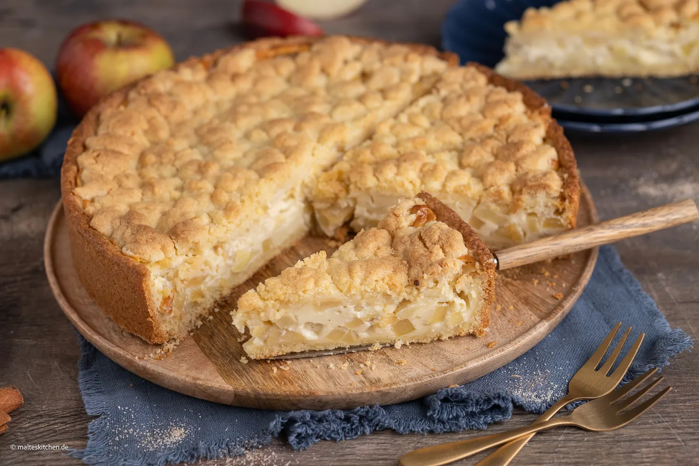 La meilleure tarte aux pommes de grand-mère avec du pudding et des pépites