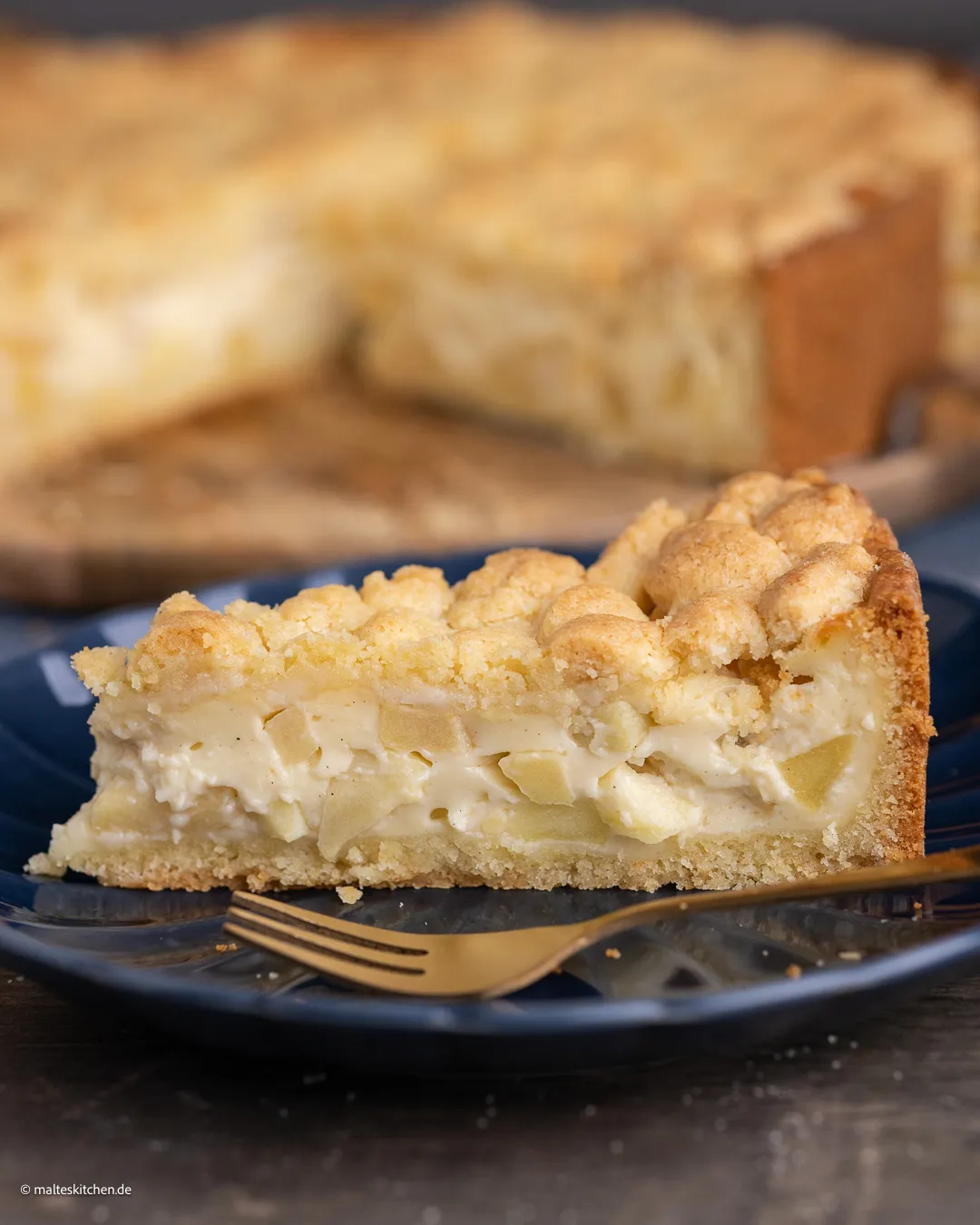 Gâteau aux pommes avec pudding et pépites selon la recette de grand-mère
