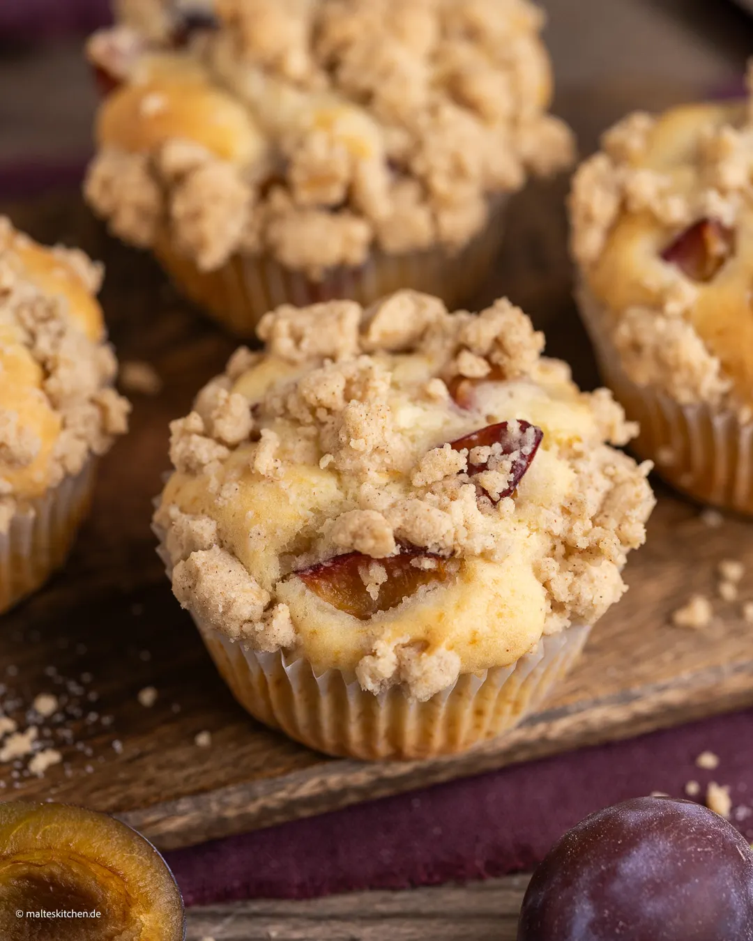 Muffins juteux aux prunes et streusel croquant à la cannelle