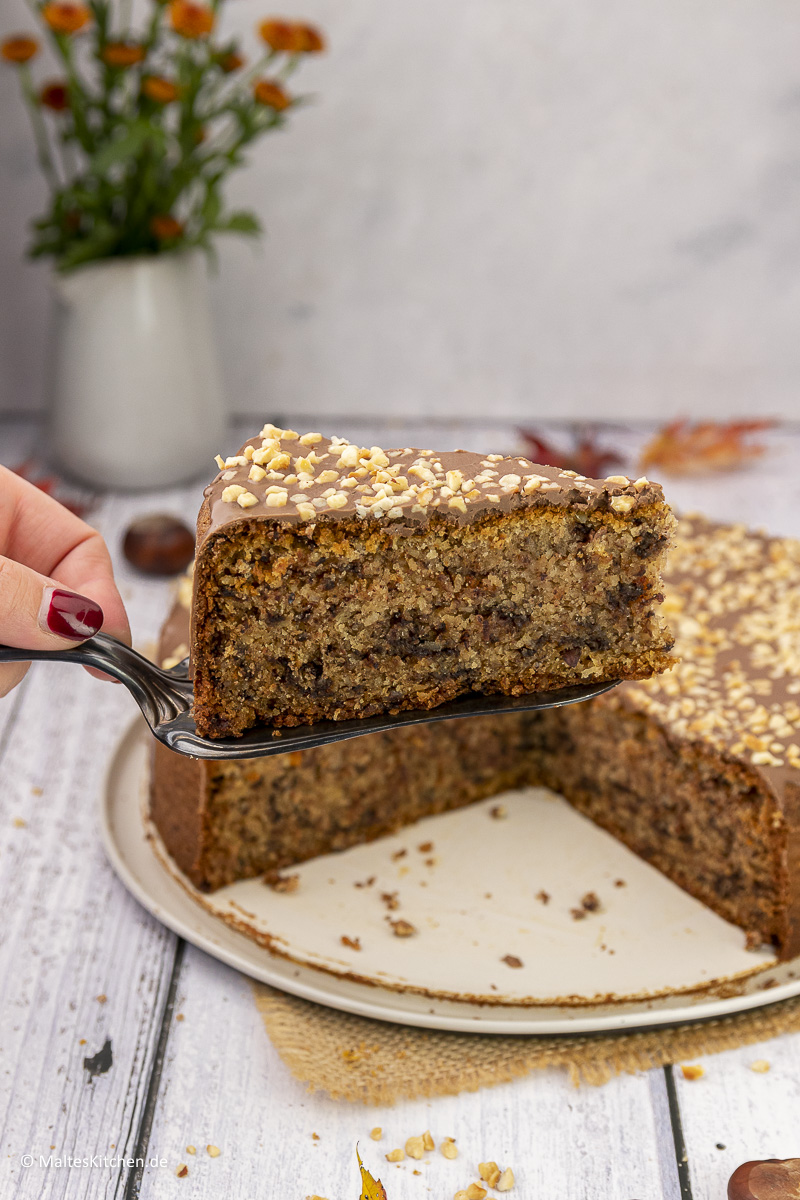 Juteux et délicieux. Gâteau aux noix de grand-mère au chocolat.