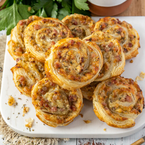 Recette de rouleaux de pâte feuilletée au jambon et au fromage