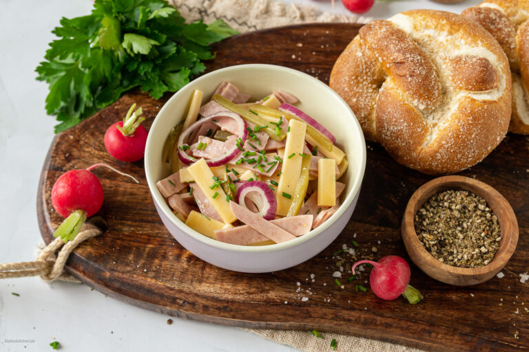 Salade de saucisses suisses au fromage