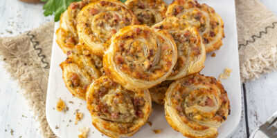 Rouleaux de pâte feuilletée au jambon et fromage